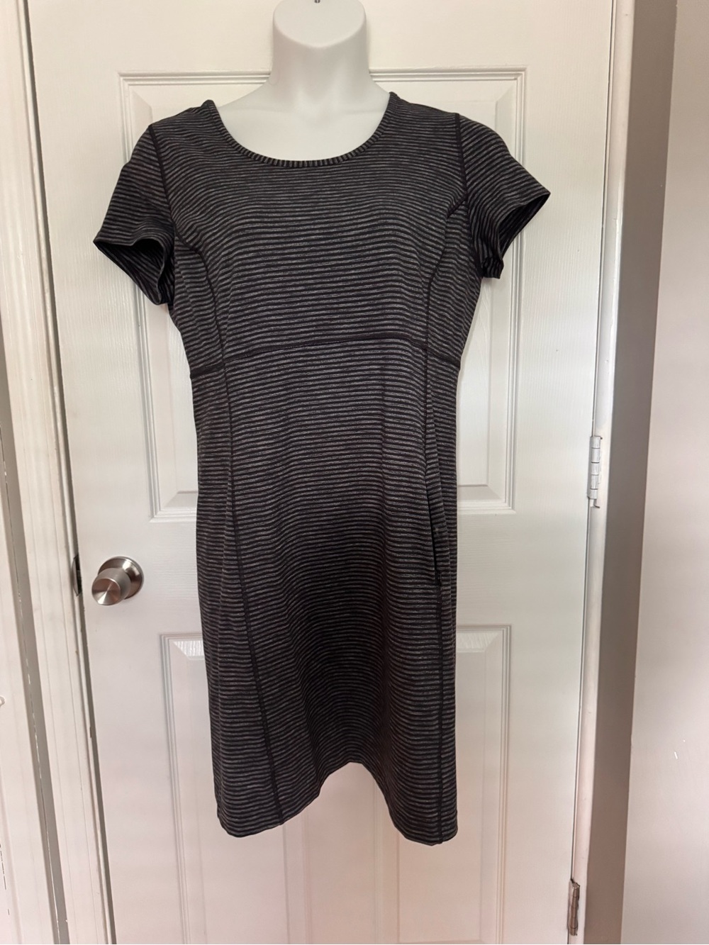 Deluth Classic Striped Short-Sleeve knit athleisure Dress - Black/Gray L